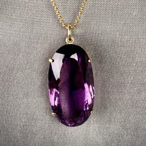 GARGANTILLA CON  AMATISTA OVAL  60,4 ct. ORO 9K.