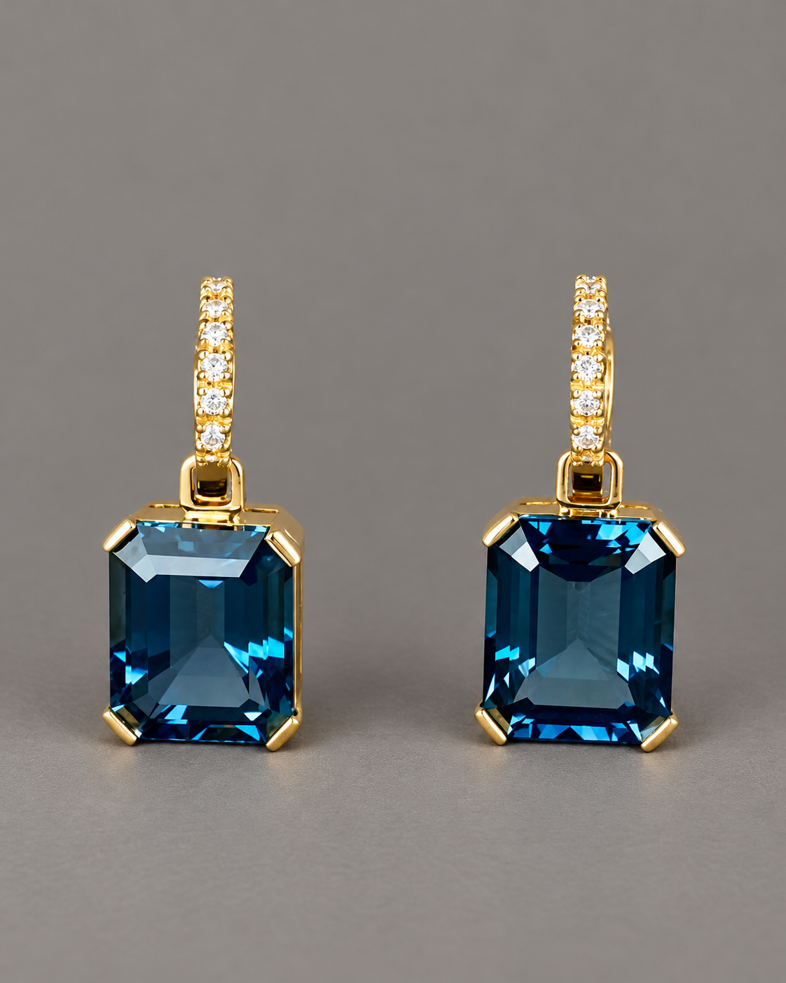 Pendientes de oro con zafiros azules Pendientes de oro con zafiros azules