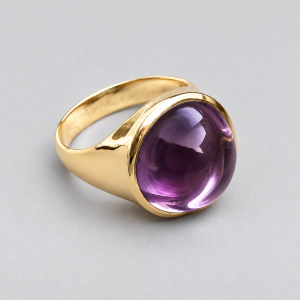 Anillo de oro con amatista malva