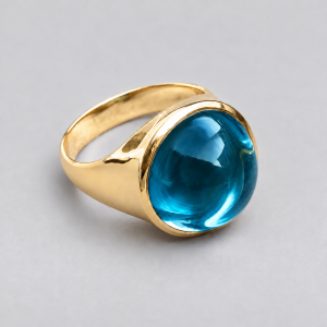Anillo de oro con cabujón azul petróleo